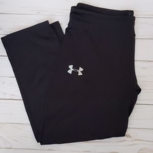 Size small under armour capri leggings